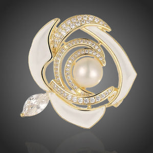 brošňa kvet s perlou pozlátená