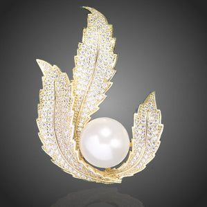 dámska luxusná pozlátená brošňa s perlou