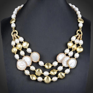 náhrdelník s pravými riečnymi perlami so zlatými aplikáciami