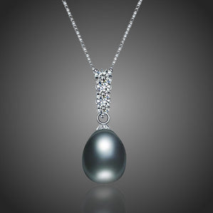 Náhrdelník s čiernou riečnou perlou Adonita