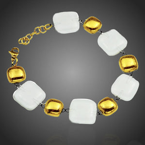 Náramok Arte sklenený bielozlatý kocky