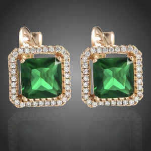 náušnice kocky so zeleným zirkónom elegantné