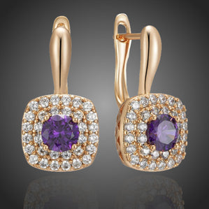 náušnice visiace kocky s fialovými zirkónmi