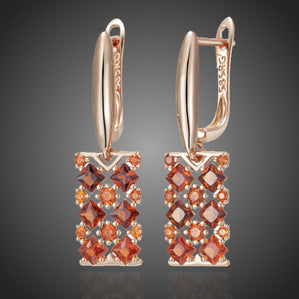 náušnice visiace obdĺžniky s červenými zirkónmi