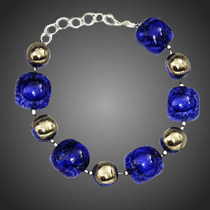 originálny náramok zo skla modrý bublinkový s platinou