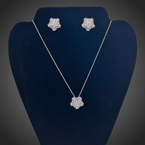 Set s bielymi kvetmi Flowerianitta