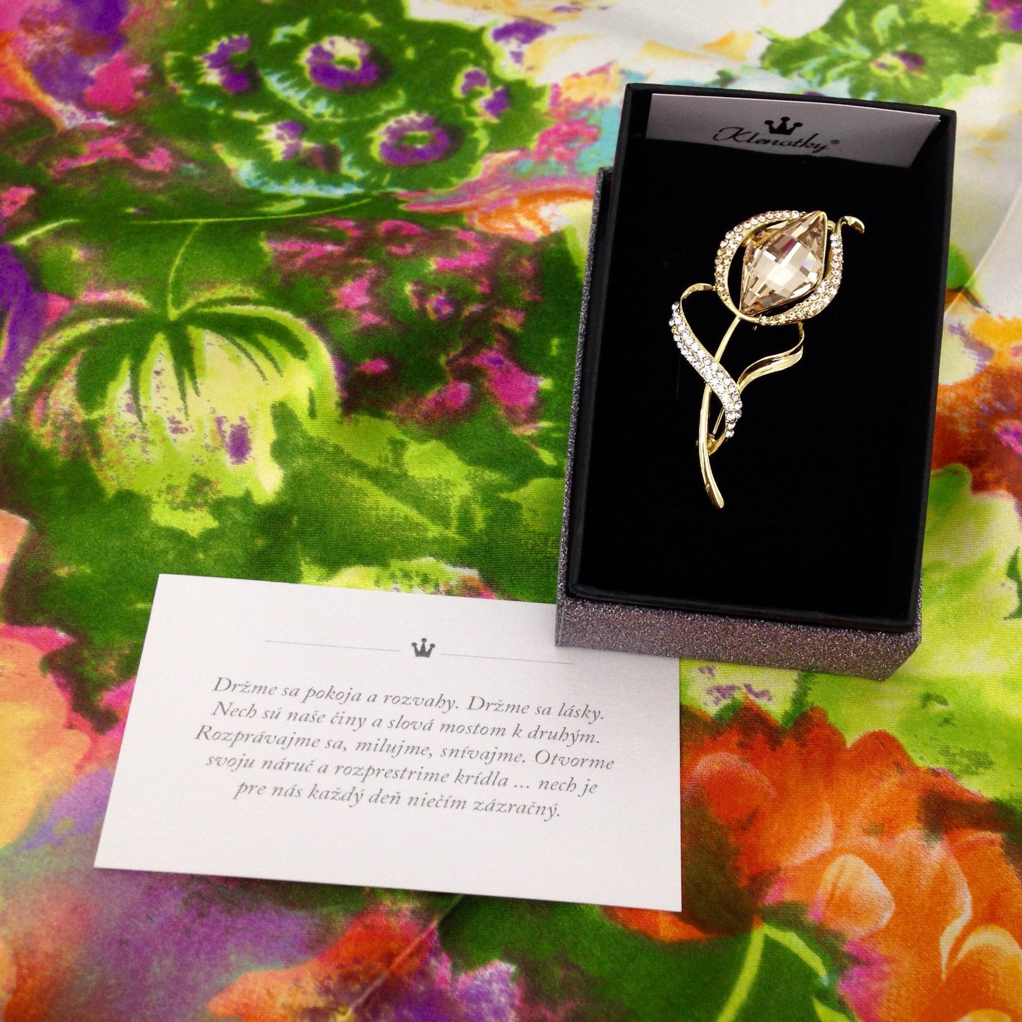 Brošňa lístok s kvetom Amandas