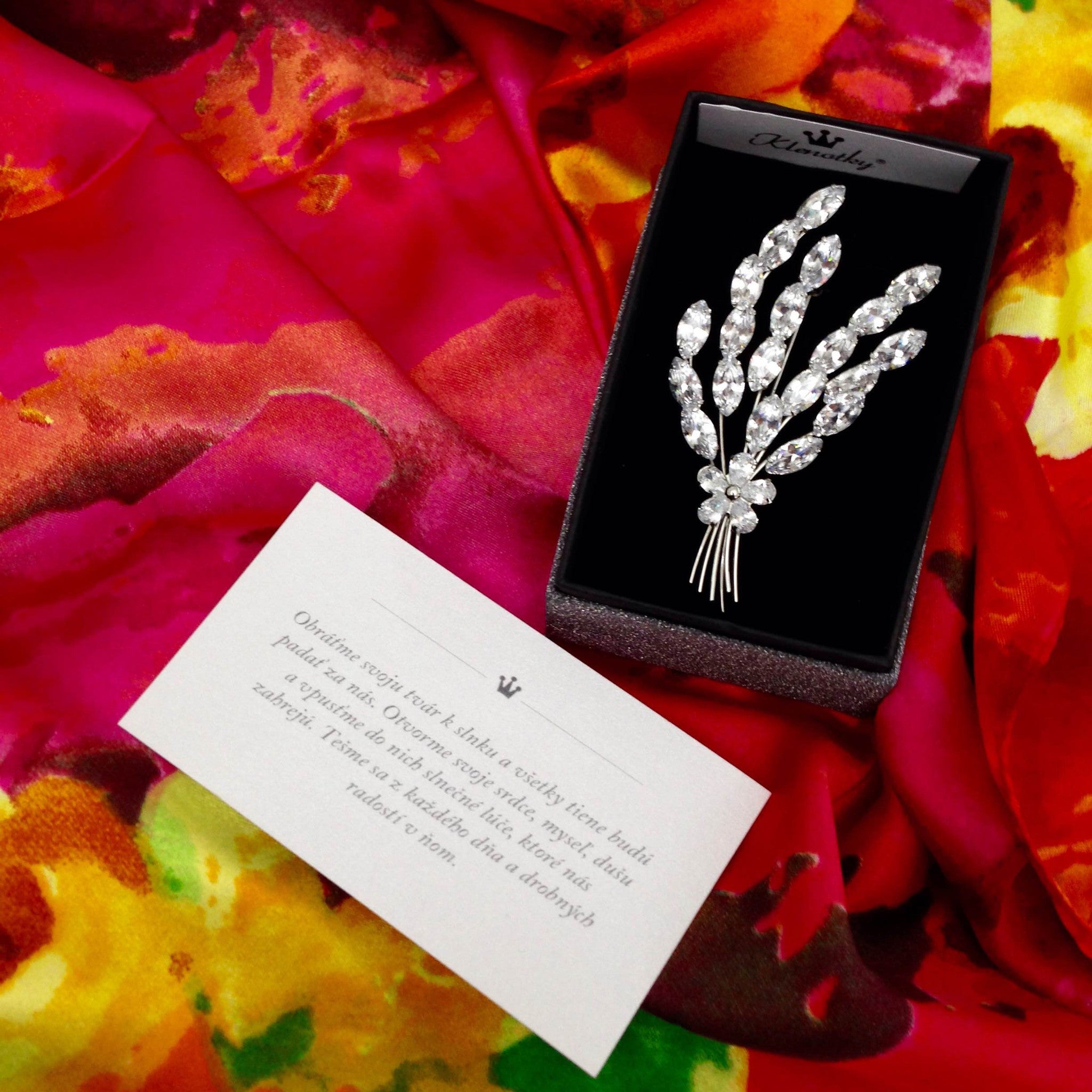 Brošňa lístok so zirkónmi Livanna