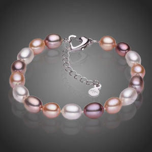 náramok s farebnými riečnymi perlami