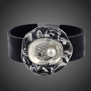 Náramok kožený čierny s perlou Phoenix