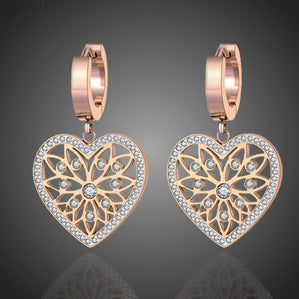 náušnice visiace srdcia z chirurgickej ocele